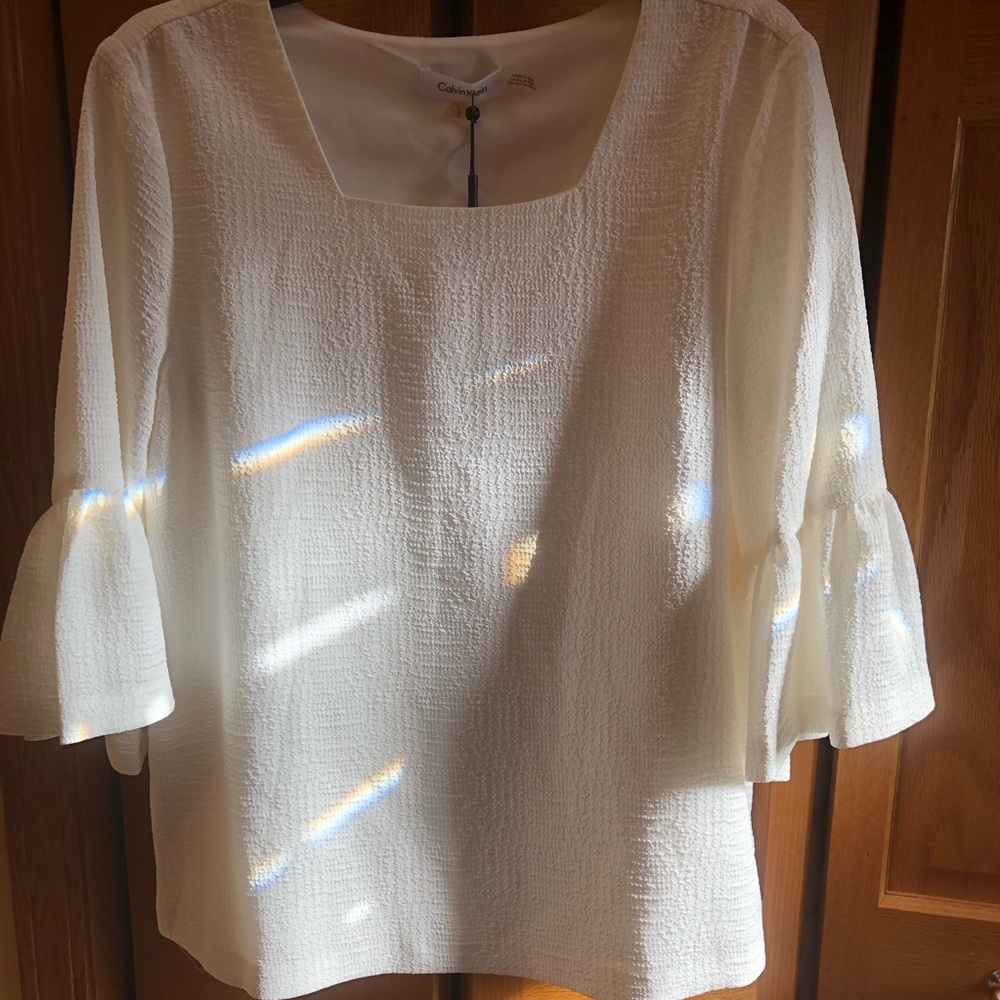 Calvin Klein NWT crepe white 3/4 ruffle sleeve top in size L